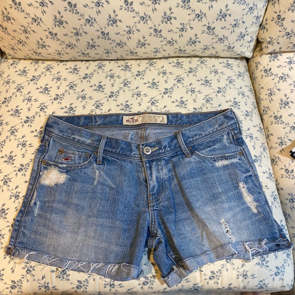 Hollister distressed denim shorts sz3